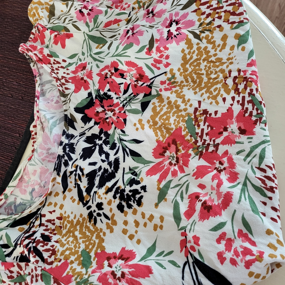 Floral Print Cap Sleeve Blouse in White and Pink